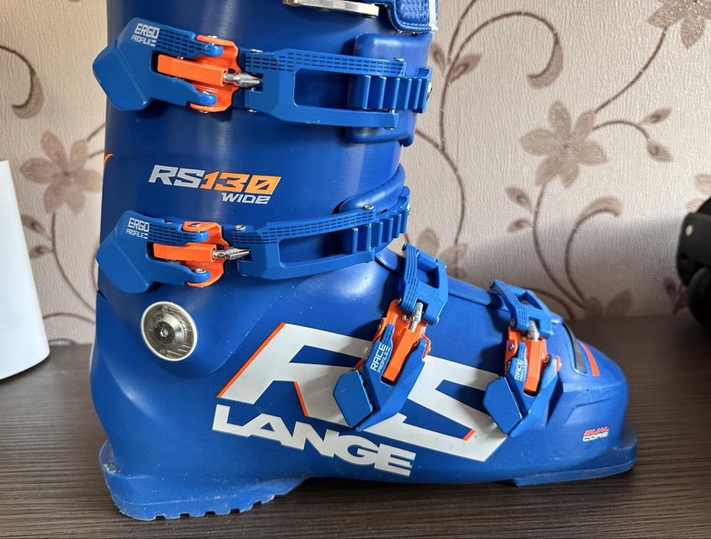 LANGE ski boots RS 130