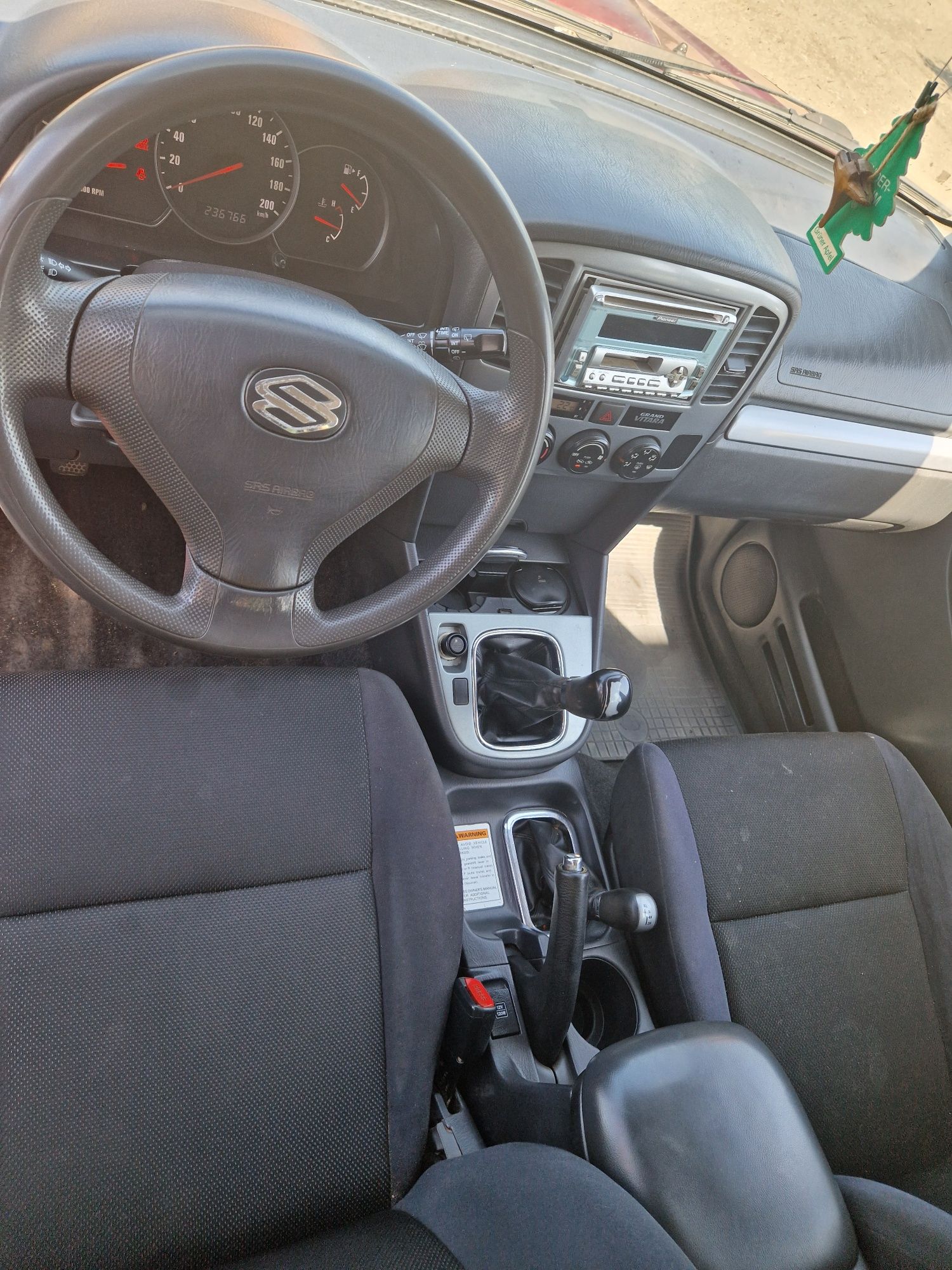 Vand Suzuki Grand Vitara 2.0 diesel 2004 cu reductor manual
