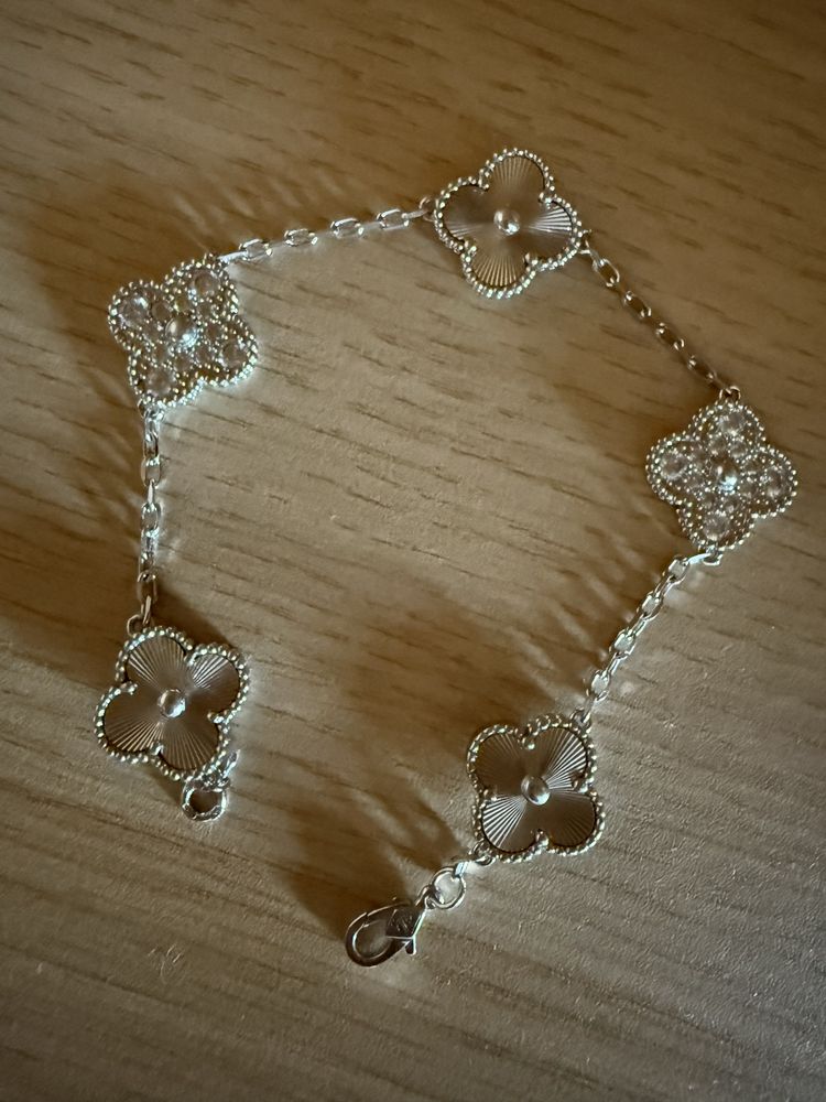 Нови Налични Гривни Van Cleef