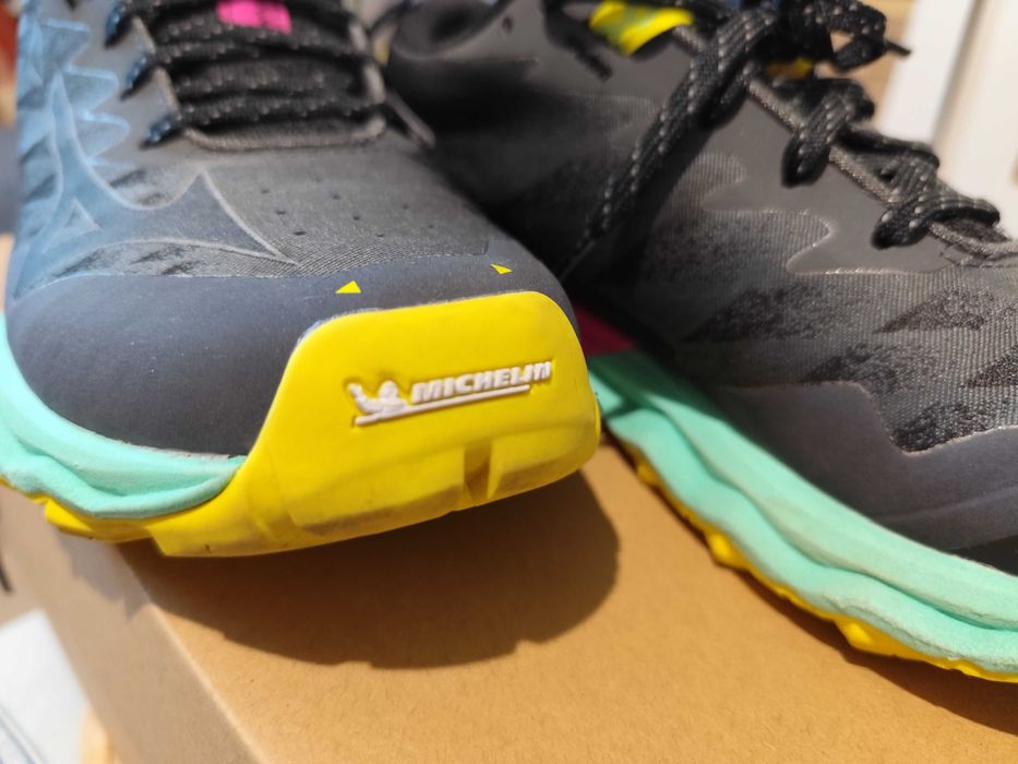 Дамски обувки за бягане