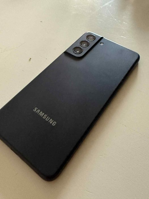 Samsung S21 fe 128 гб отличен