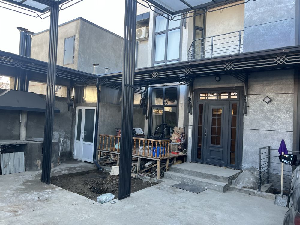 Стеклянные навесы,перегородки,перила