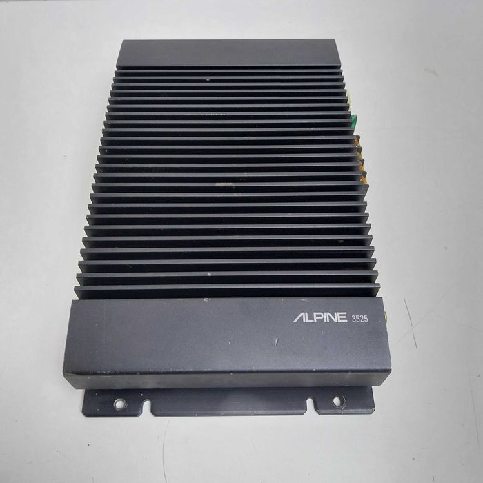 НАЙ ДОБРАТА ОФЕРТА Усилвател за кола Renegate / Alpine /Кондензатор