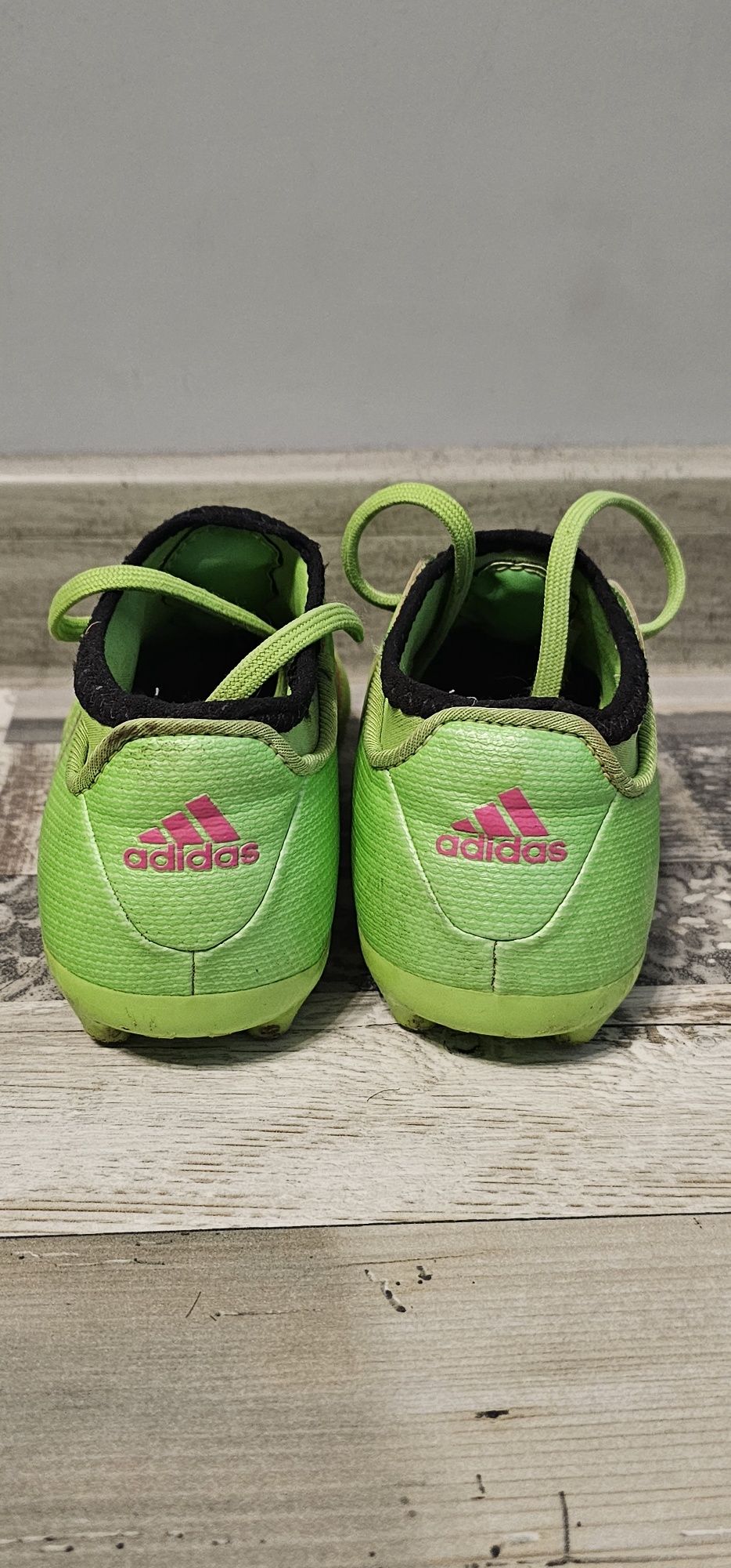 Детски бутонки adidas.