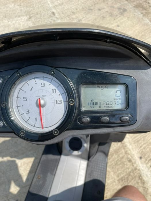 Scuter Piaggo Hi per 2 Nrg