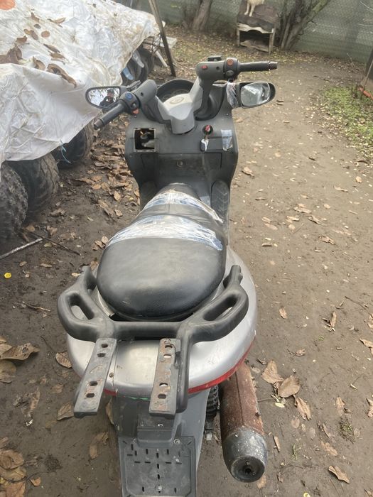 Vând scuter cu aria bun