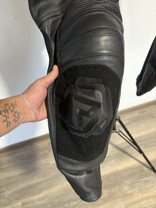 Pantaloni moto din piele