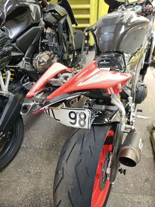 Aprilia RSV4 APRC 2011