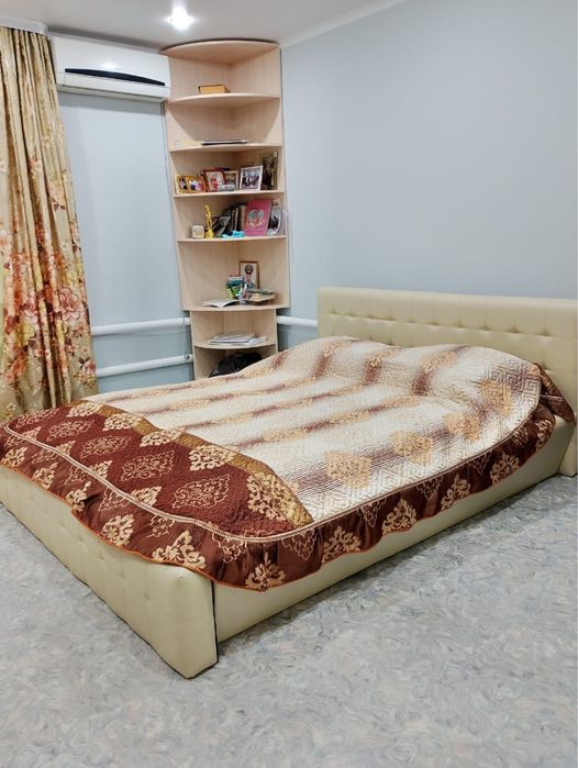 Кровать спальная