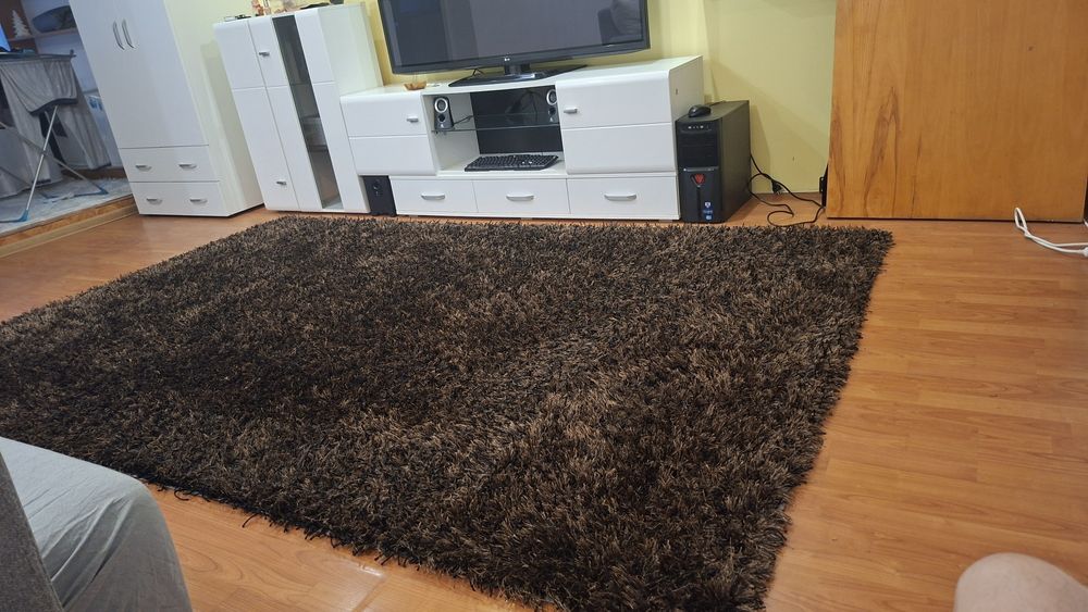 Vand covor fir lung 200/300 negru cu auriu
