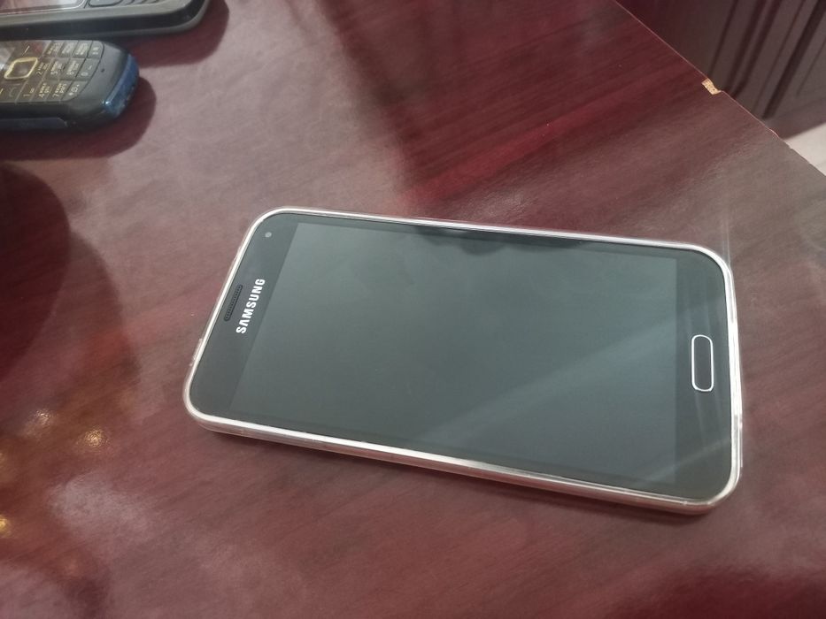 Срочно продаётся телефон Samsung S5