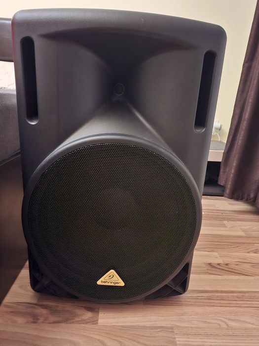 Boxa behringer B215D