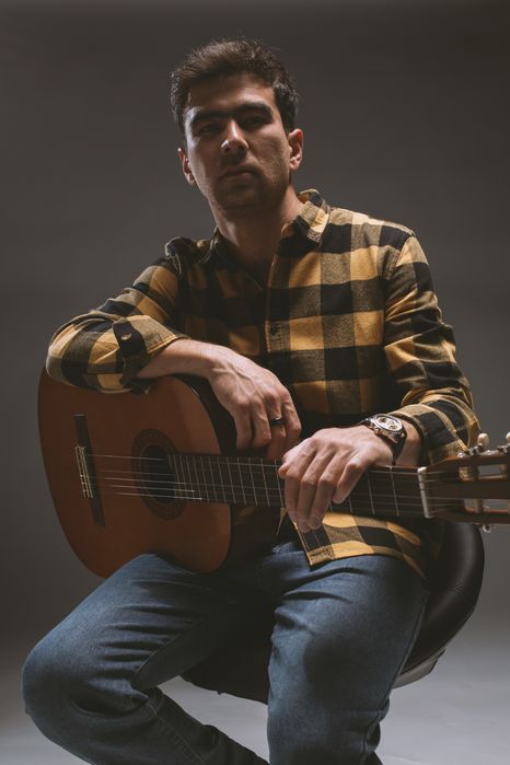 Гитара чалишни у'ргатаман (Курсы игры на гитаре)