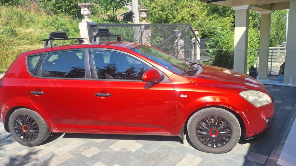 Vând kia ceed unic proprietar