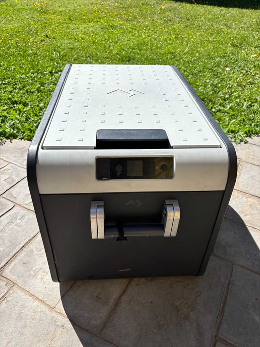 Dometic CFX35 Compressor Fridge Freezer – 12/24V & 230V – 36L