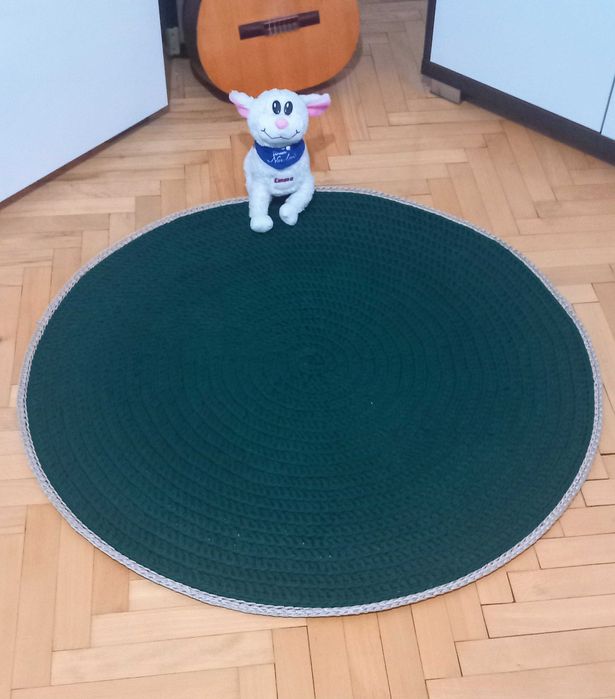 Ръчно изплетен килим