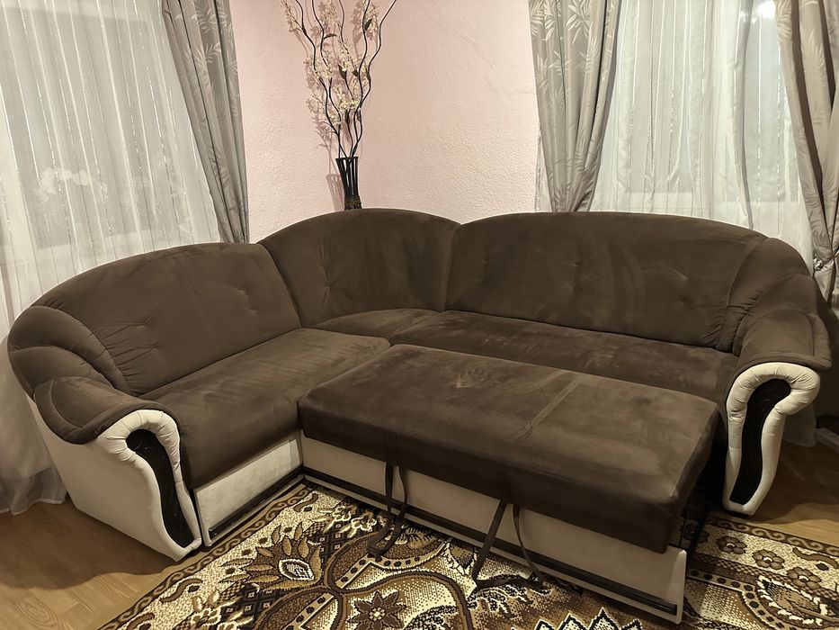 Colțar extensibil cu loc de depozitare + cutie depozitare + 4 tabureti