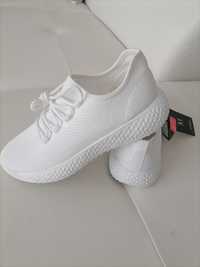 Vând pantofi sport fashion noi nouti, produs de calitate, produs nou.