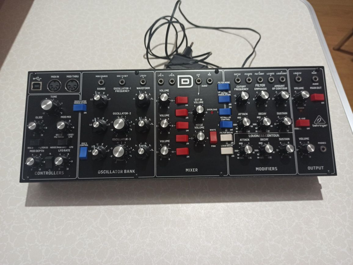 Behringer Model D