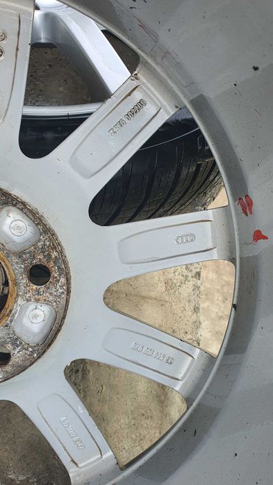 Vand jante aliaj audi a4b8 pe 18", cauciucurile trebuie schimbate
