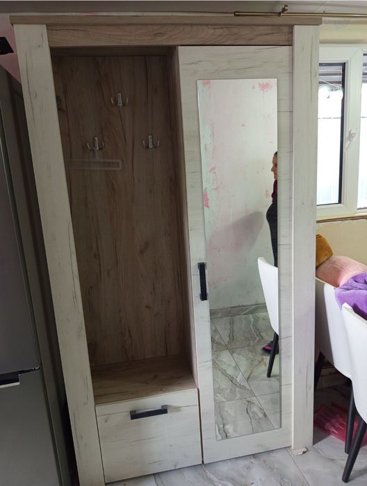 Vând ,,URGENT"Combina frigorifica + Cuier