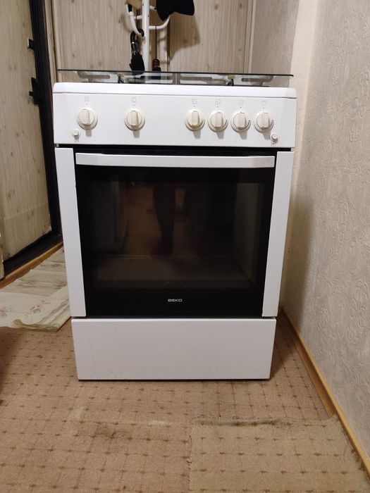 Продам газовую плиту с духовкой