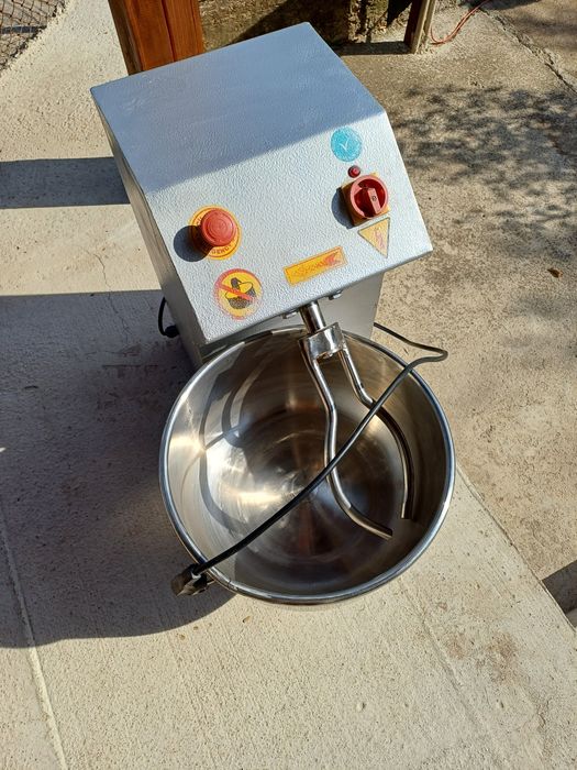 Тестомесачка вилична