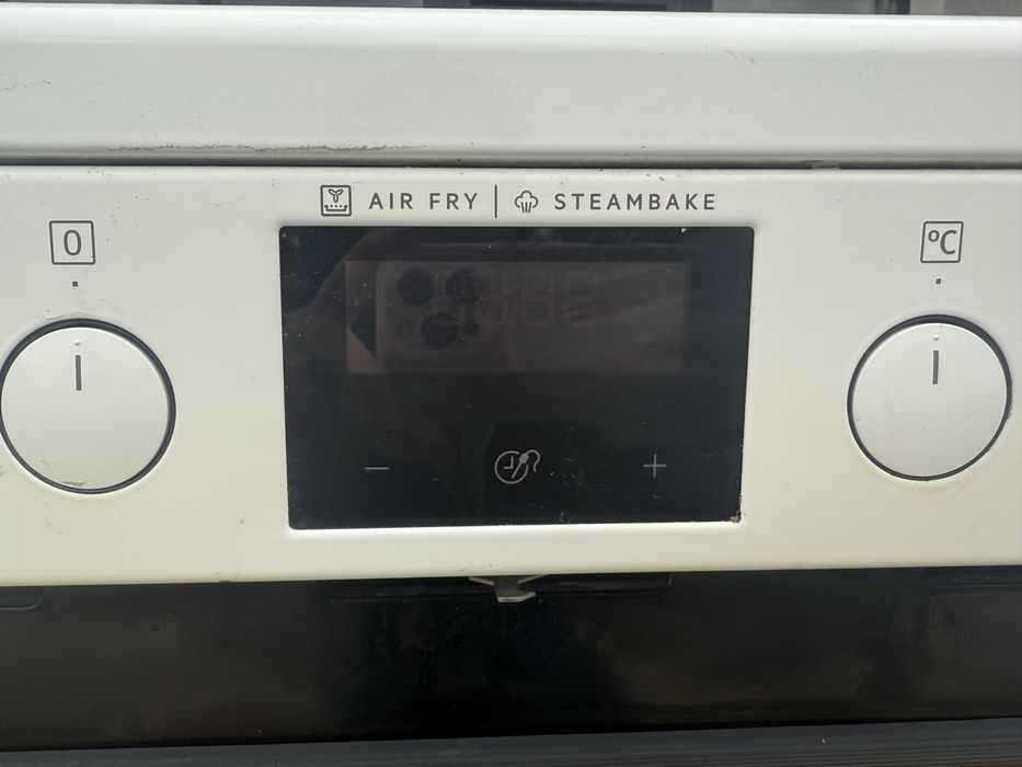 Печка с керамичен плот Електролукс ИНдукция