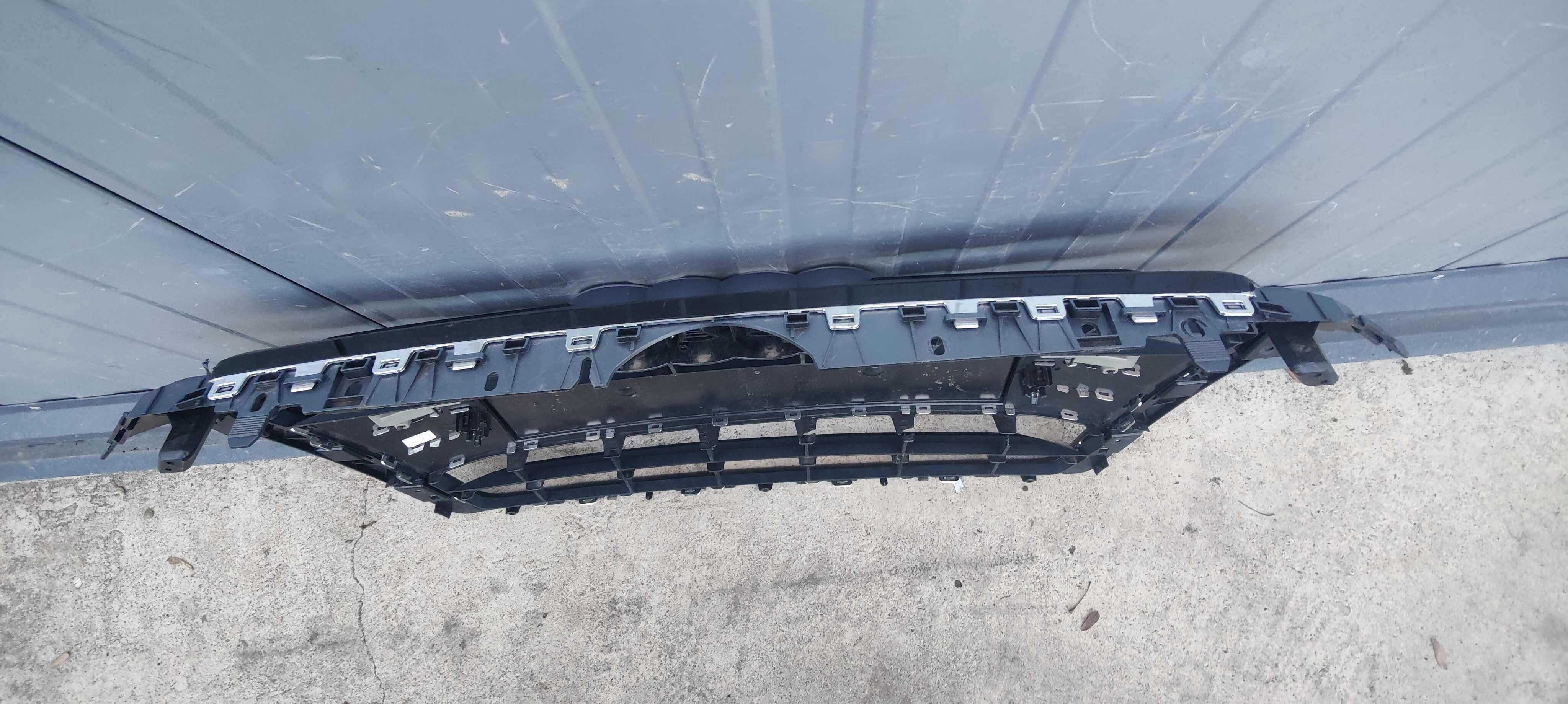 grila centrala audi a4 b9 s-line avariata