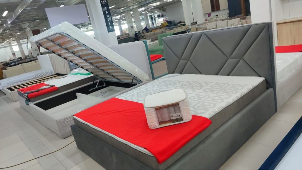 Двуспальный кровать 180*200 , с ортопедическим матрасом