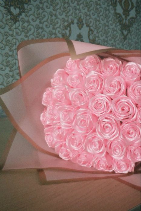 букеты из атластных роз