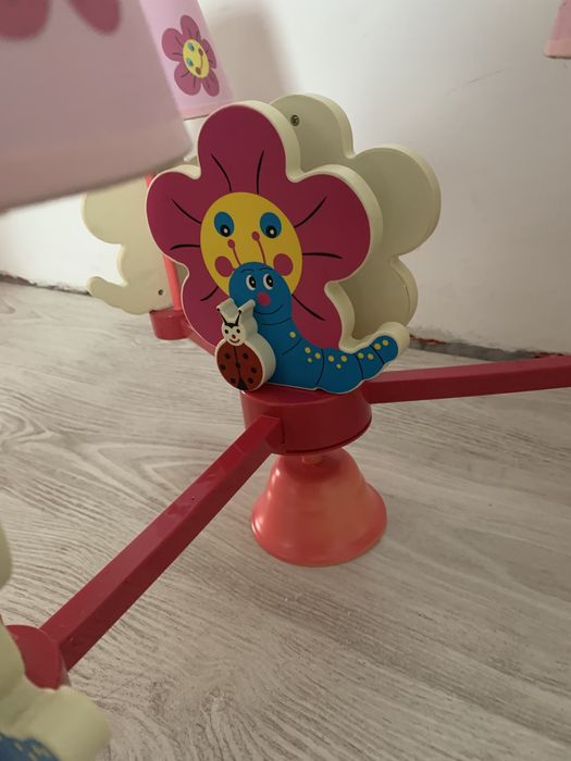 Lustra pentru camera copii