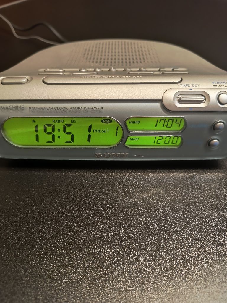 Radio SONY Dream Machine FM/MW/LW model ICF-C273L