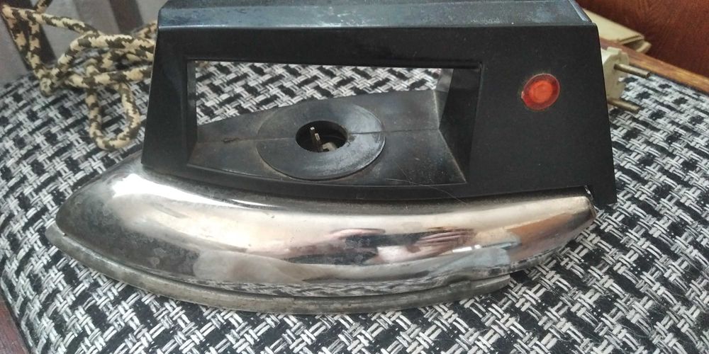 Утюг советский УТА-1000