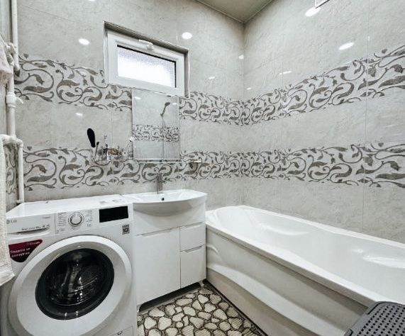 Срочно продаётся 3/3/4 Авиасозлар 2, Кадышева, 77 серия