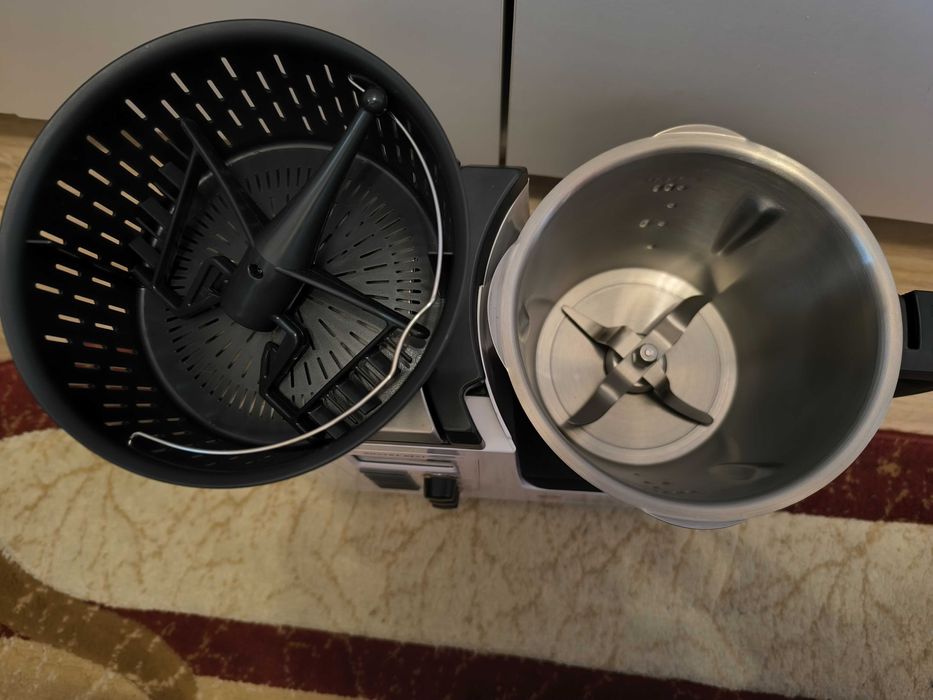 Robot multifuncțional de bucatarie