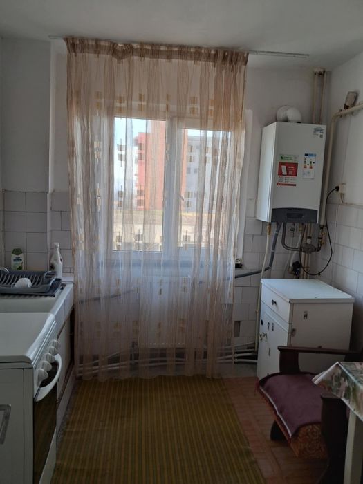 De inchiriat, 3 camere, Filiasi