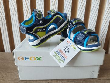 Чисто нови бебешки обувки/ сандали Geox