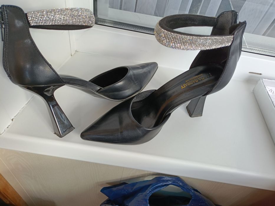 Продается туфли размер 35, состояние б/у но почти новая