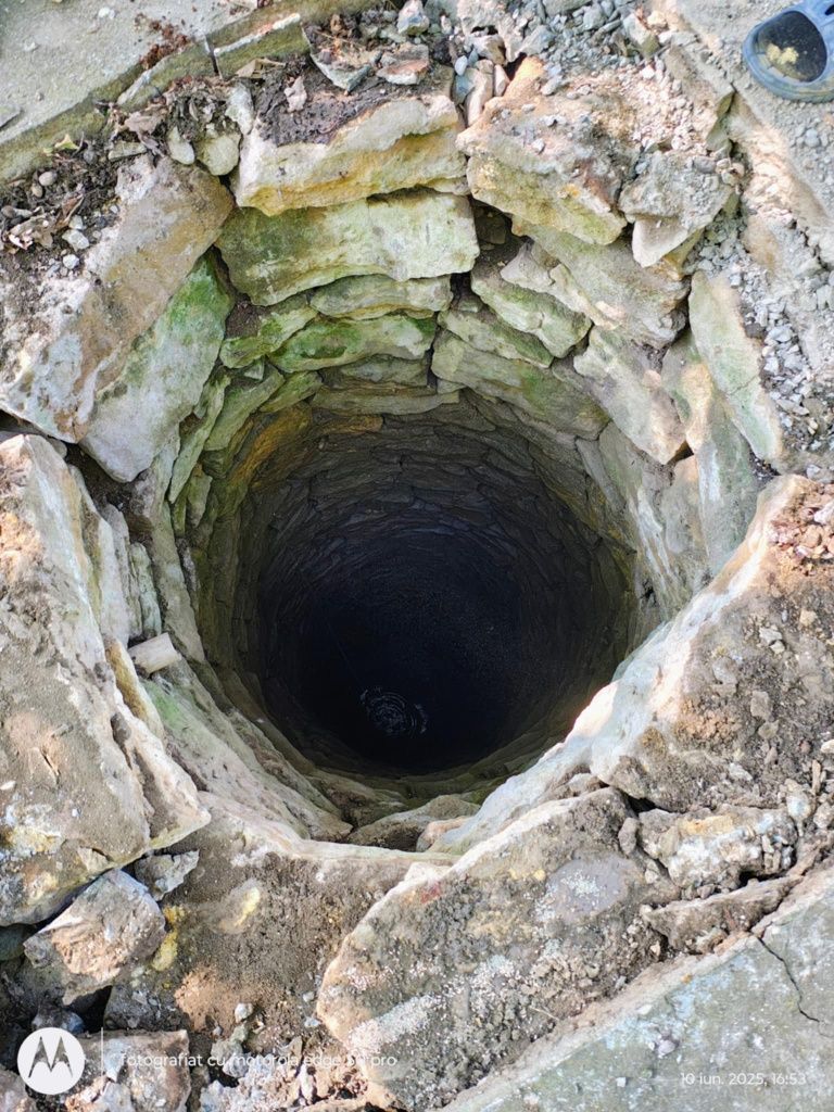 Execut  fântâni,  adânciri