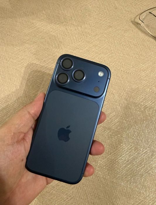 Vând iPhone 17 pro max
