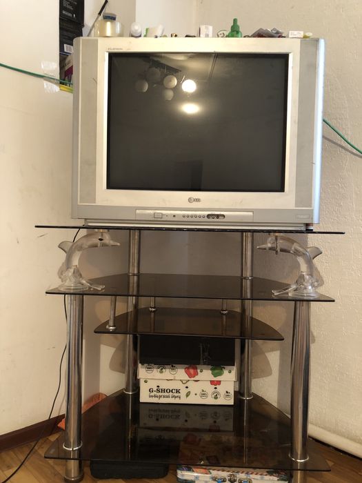 Телевизор с подставкой