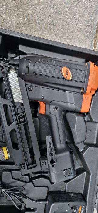 T jep pistol de cuie de finisaje