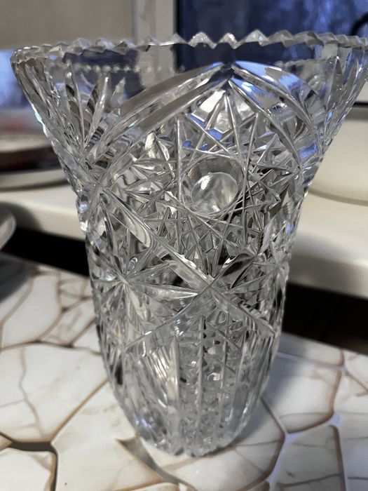 Хрустальная ваза для цветов.