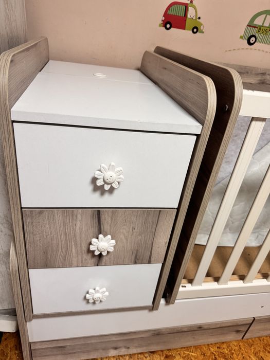 Кушетка, повивалник, легло, шкаф, матрак