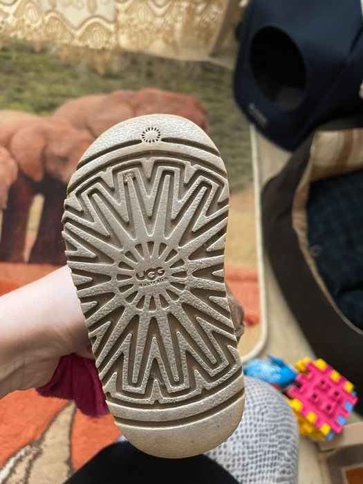 Cizme Ugg 23,5 unisex