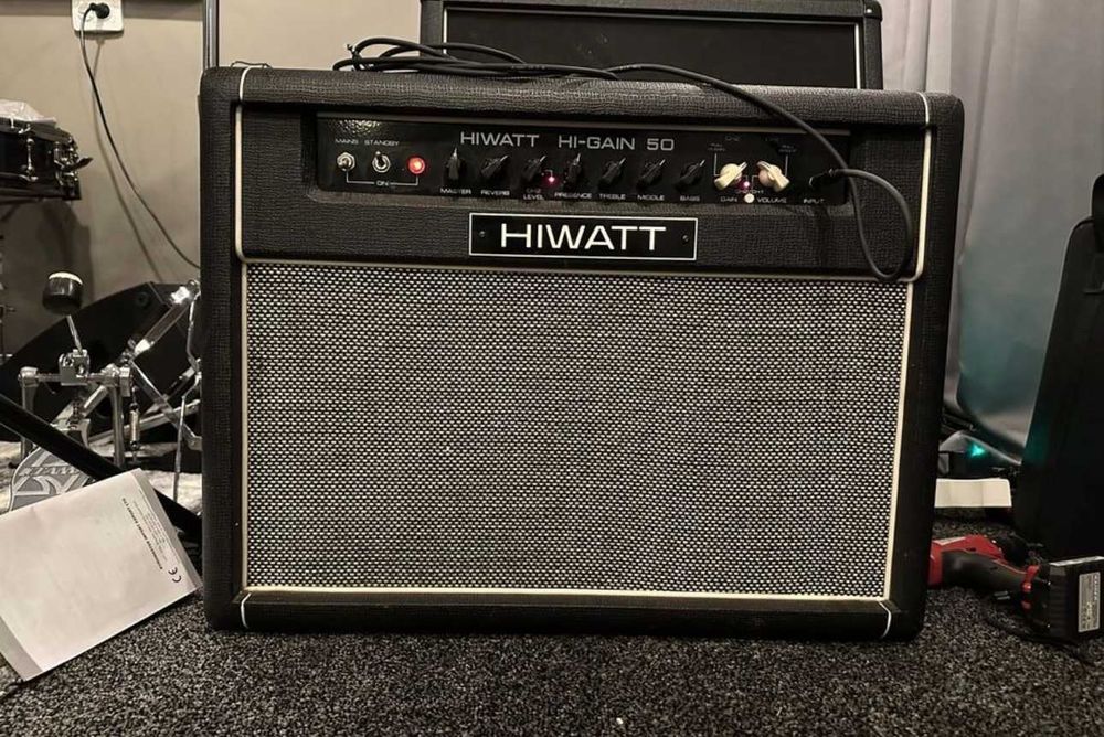 Китарен лампов усилвател Хайват хайгейн 2х12 говорителя 50 вата