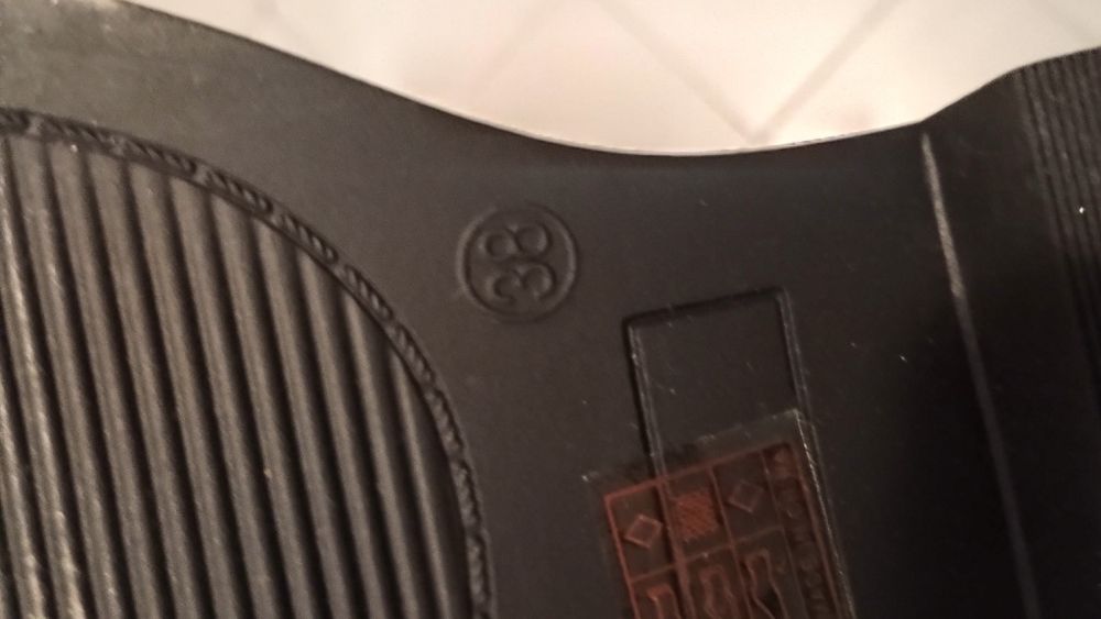 Продавам дамски ботуши