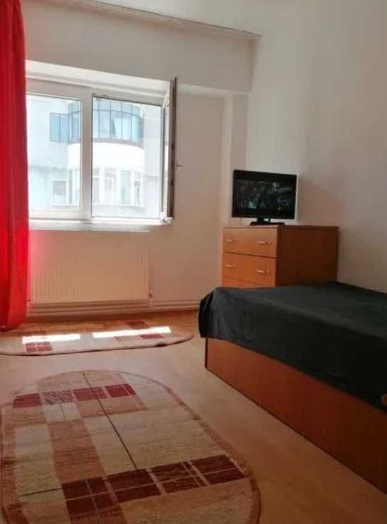 Дава се под наем Тристаен апартамент в Пловдив, Център - 79 кв.м за 244.8 € - Снимка #2