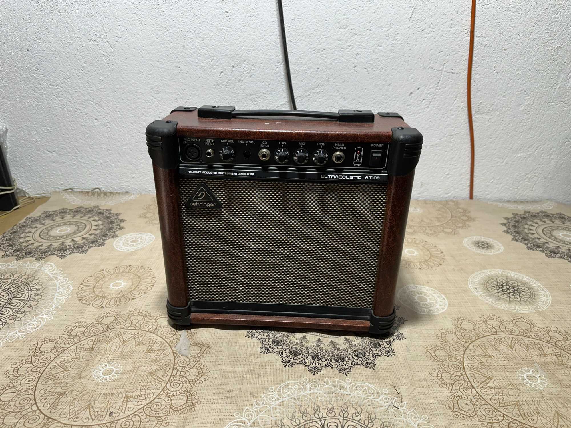 Кубе - Behringer Ultracoustic AT108